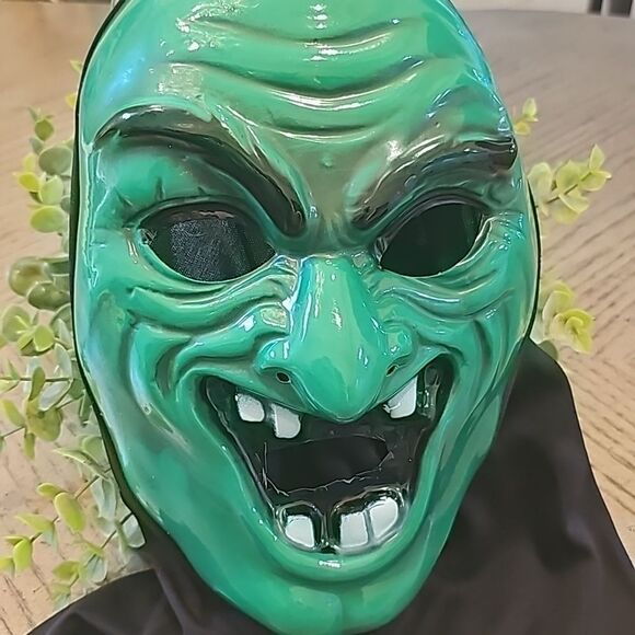 Scary Halloween mask - Picture 2 of 5